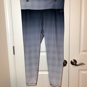 AR-33 Alpha High Rise Geometric Black Gray Ombré Workout Leggings Size 2X